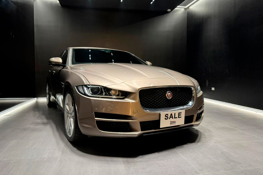 JAGUAR XE 2.0 PURE LUXURY